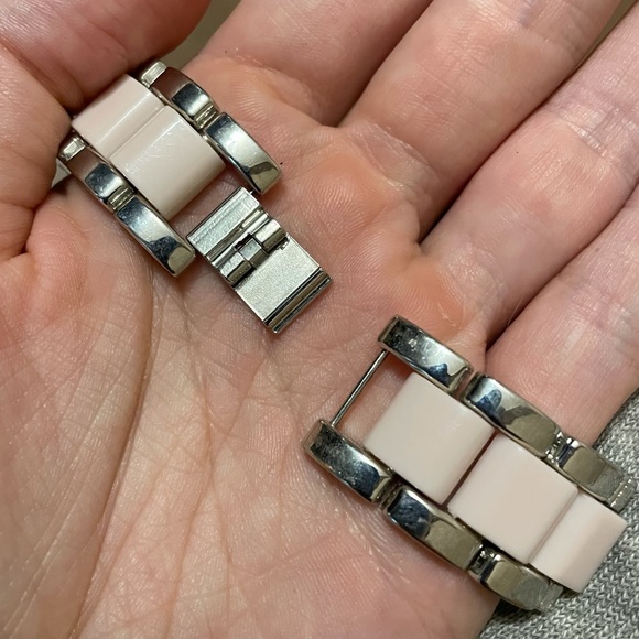 🎉 3/$20 Reitman’s silver and pink women’s watch - Picture 4 of 4